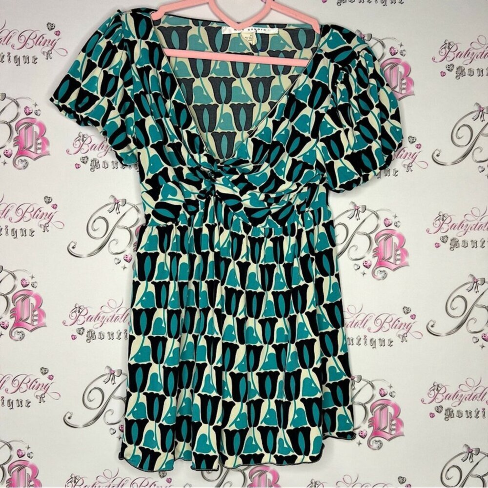 Max studio top blue cream black floral heart pattern stretchy blouse shirt